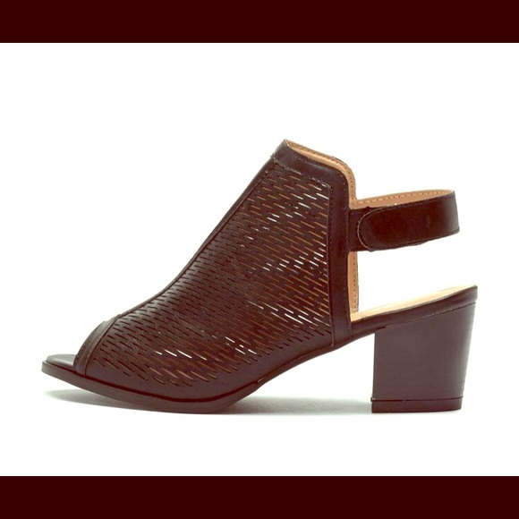 Shoes - ! Cute and comfortable! BOGO🔥 NWT